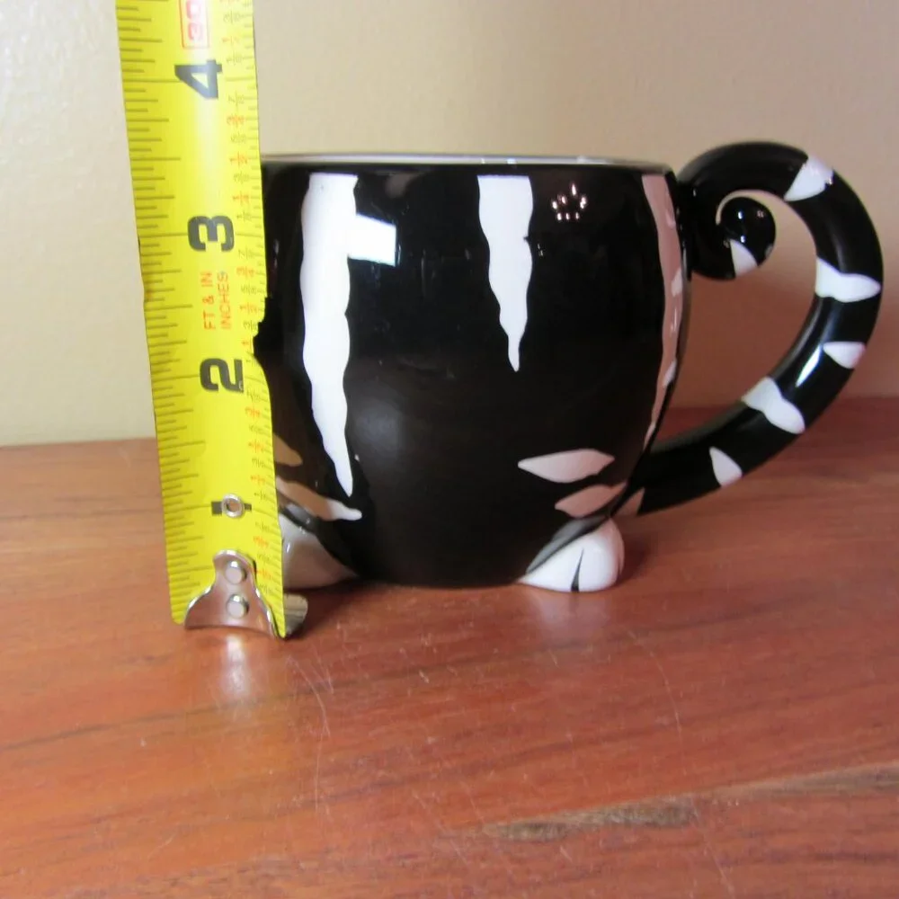 *BOGO mugs* 18 oz dolomite chubby black & white cat pier 1 mug (W5709)